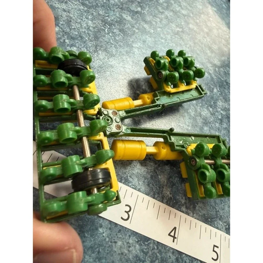 Vintage 1/64 ERTL John Deere 7200 12-Row Planter Frame (READ)
